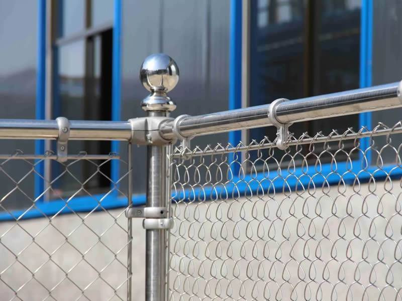 chain link wire fencing